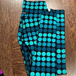 K-Deer 7/8 length leggings. Size Small.